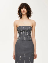 Top aderente ricamato