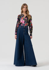 Jeans super flare in denim con lavaggio scuro