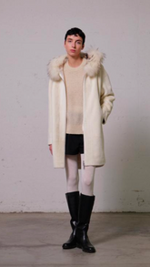 Cappotto con cappuccio in eco pelliccia