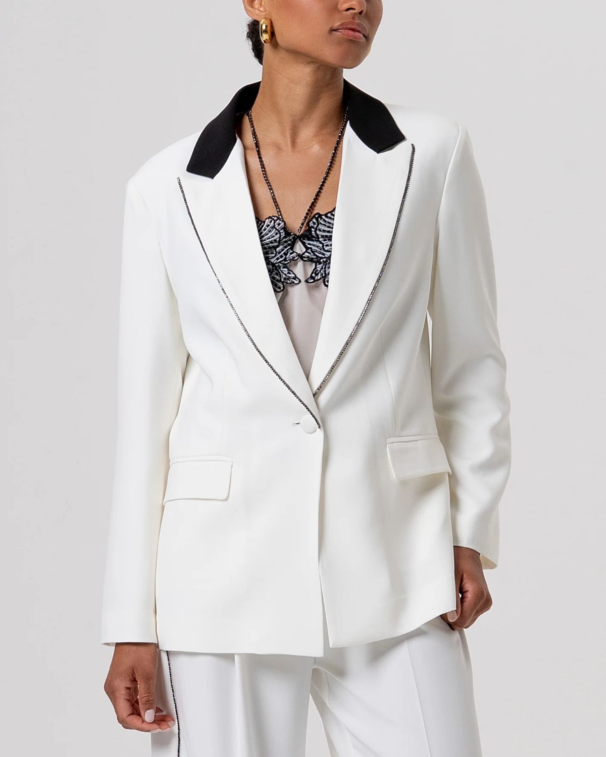 Blazer bicolor con revers a contrasto