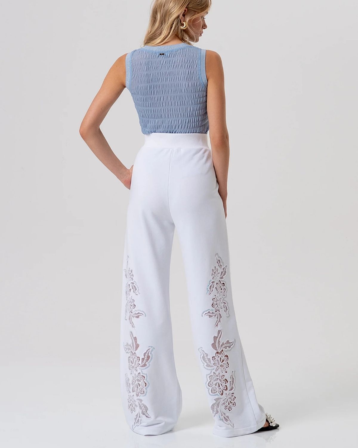 Top azzurro in maglia con texture smock-3
