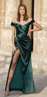 Abito lungo satinato con spalline laterali
