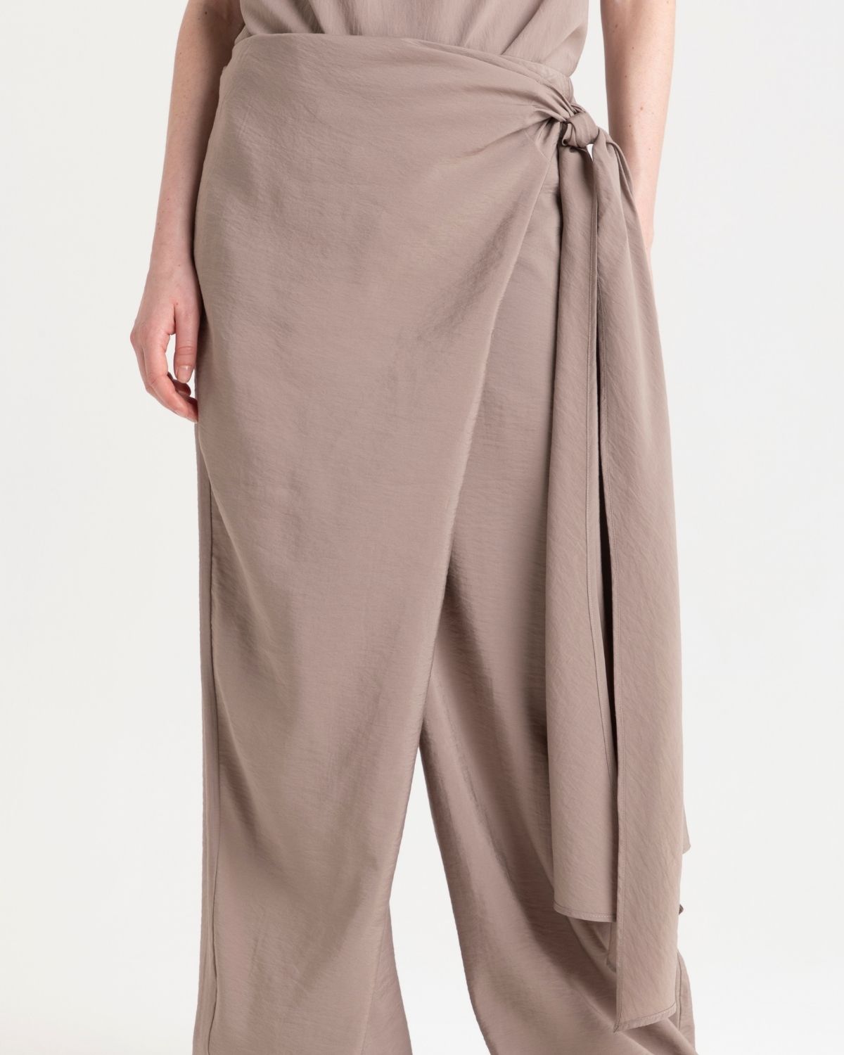 ss26-su-s6m502 darkkhaki 3