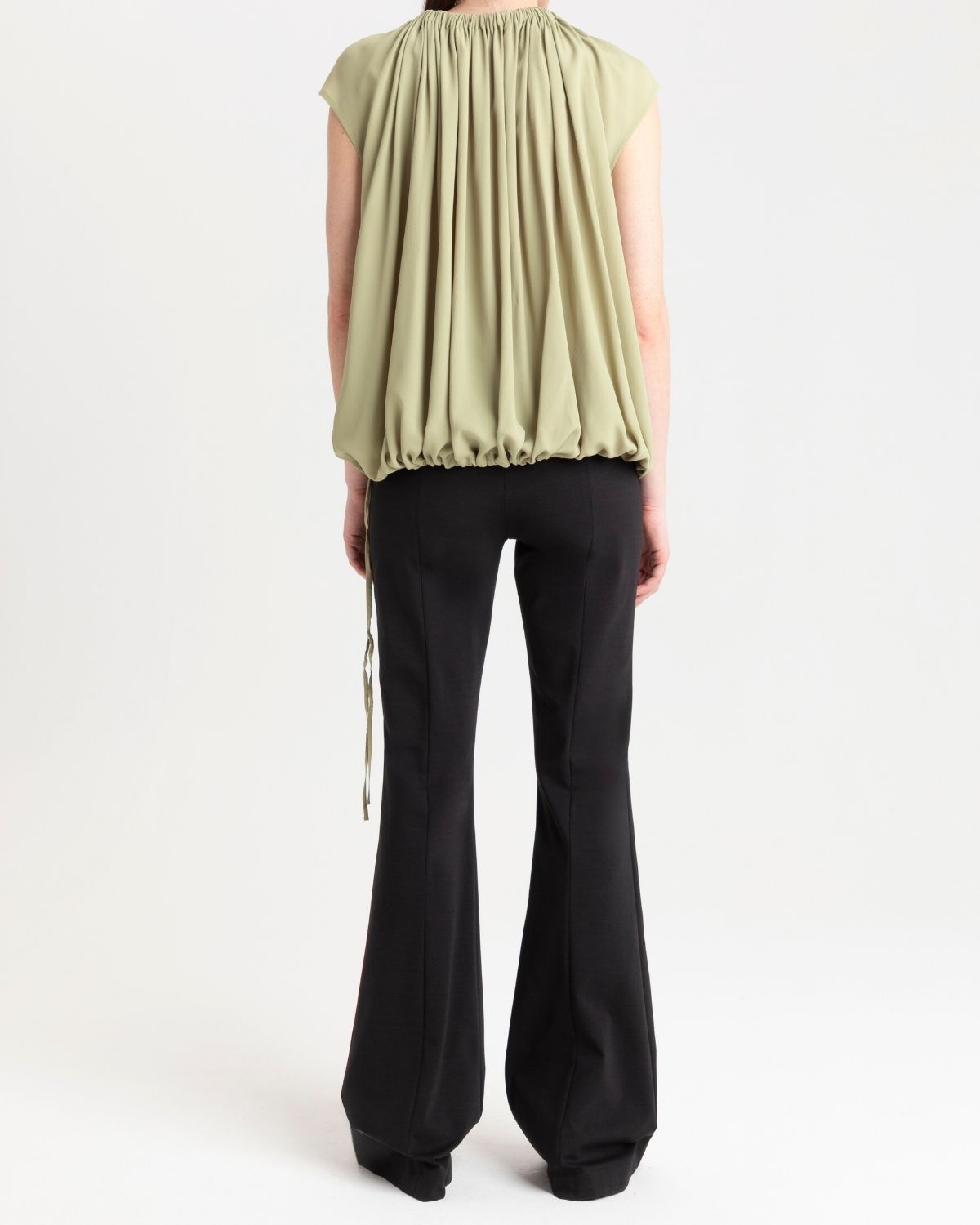 ss26-su-s6t502 black 2