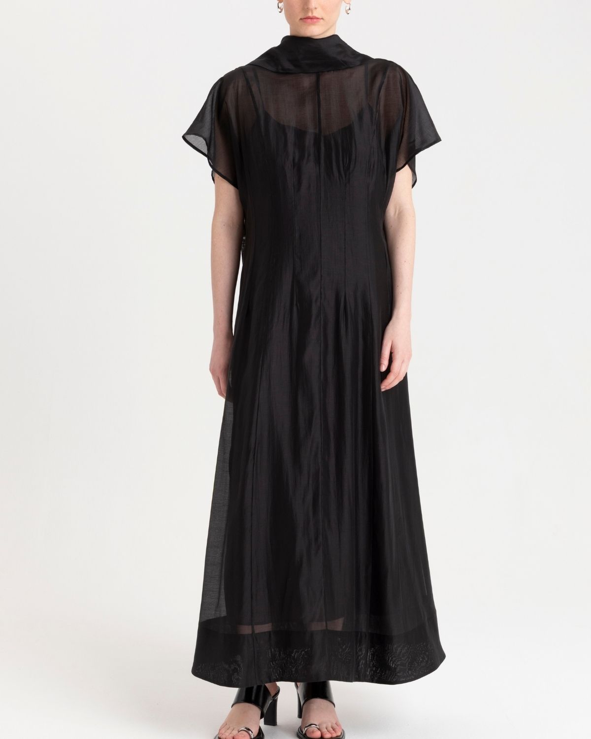 ss26-su-s6u402 black 1