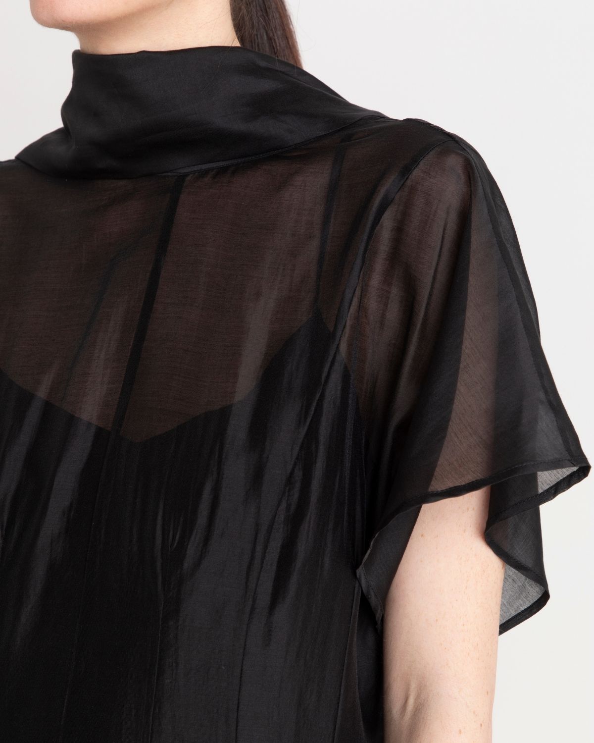 ss26-su-s6u402 black 3