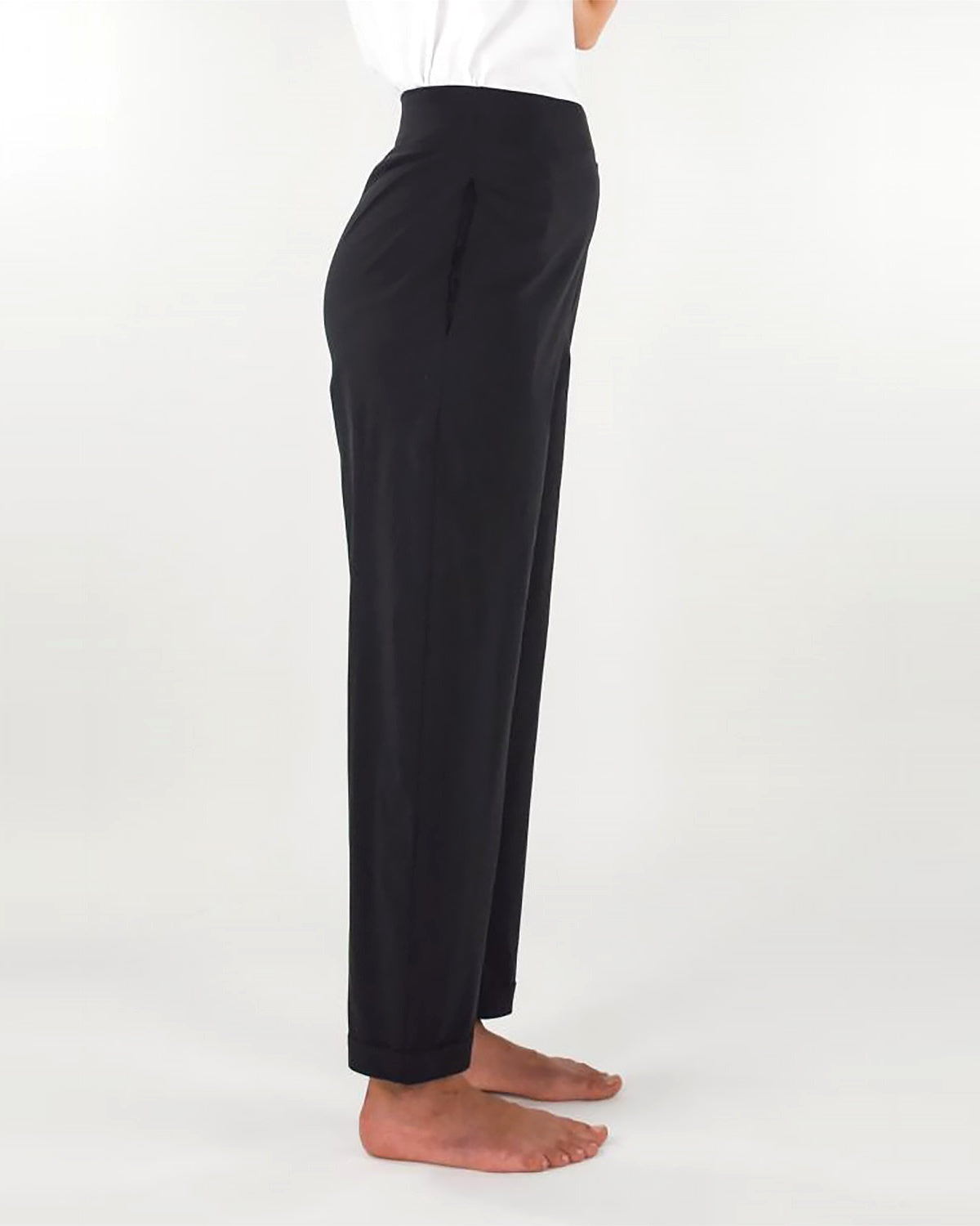 ss26_soko-fl542_black_02