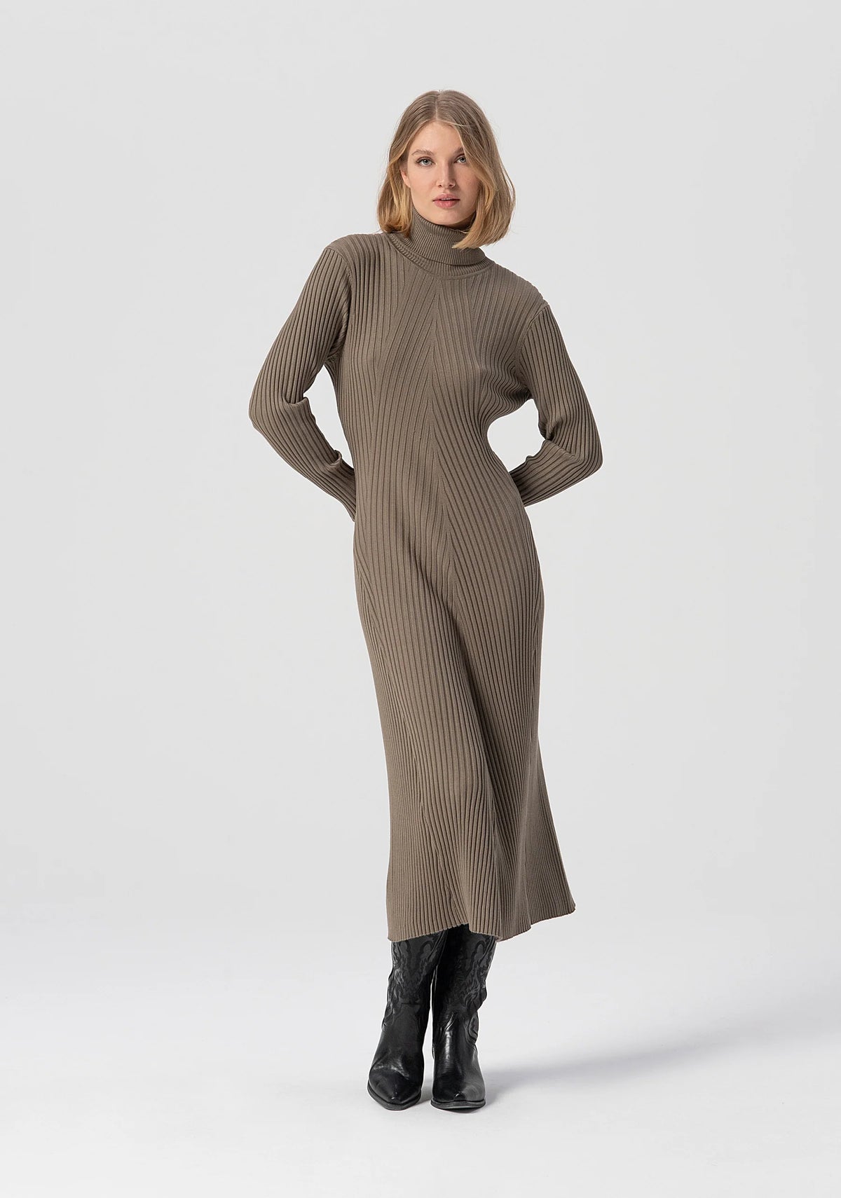 Abito regular lungo in maglia a coste