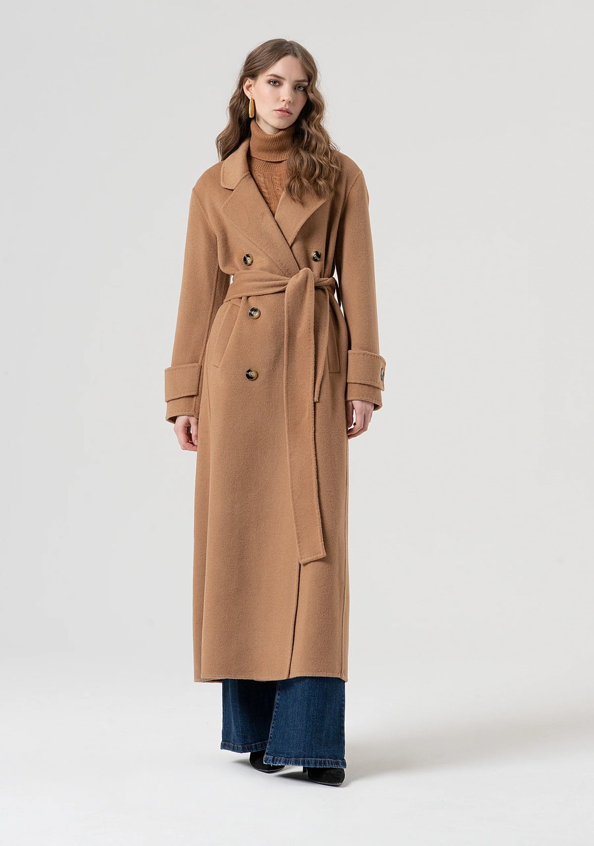 Cappotto lungo con cintura in lana