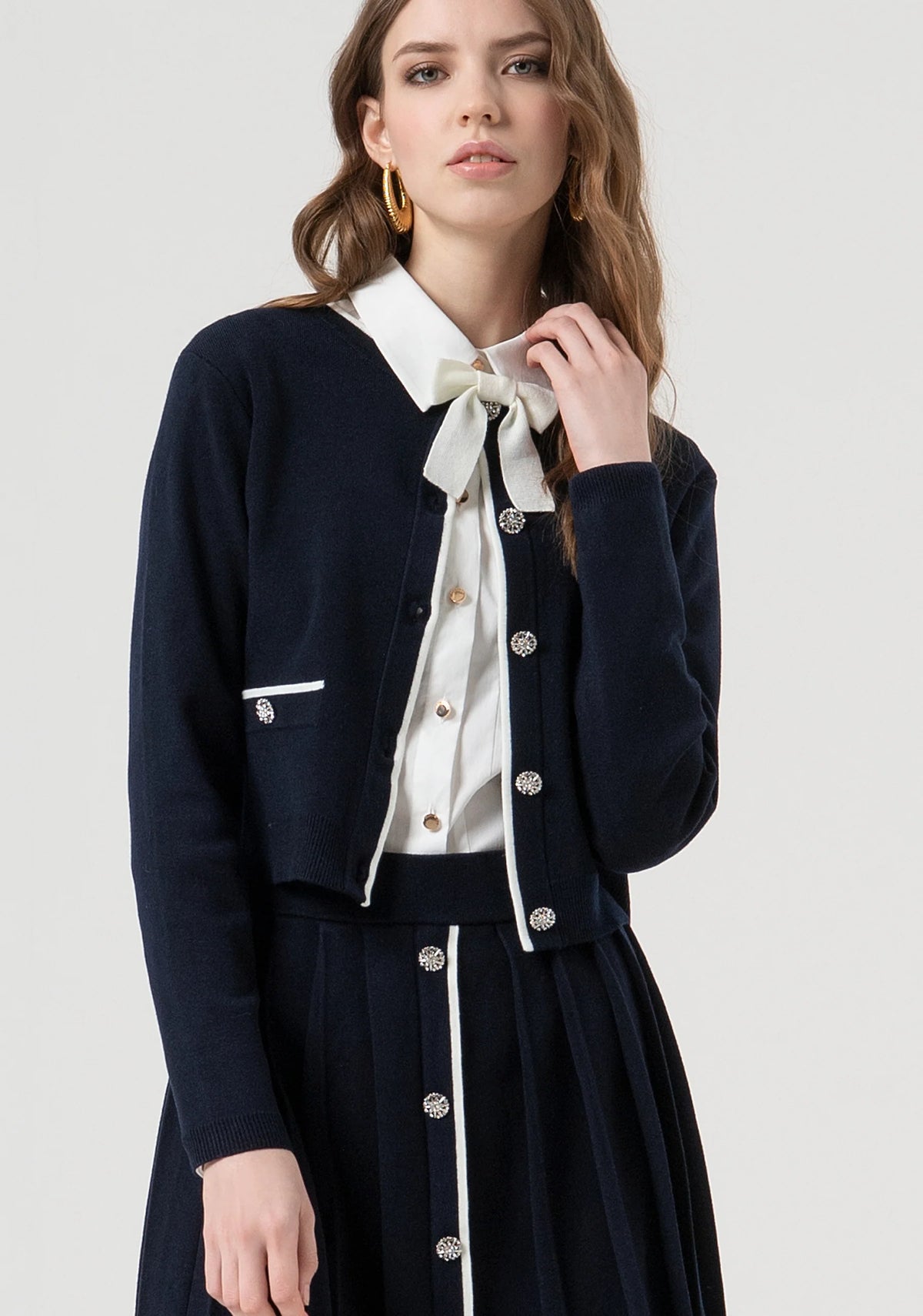 Cardigan regular con bottoni gioiello per apertura