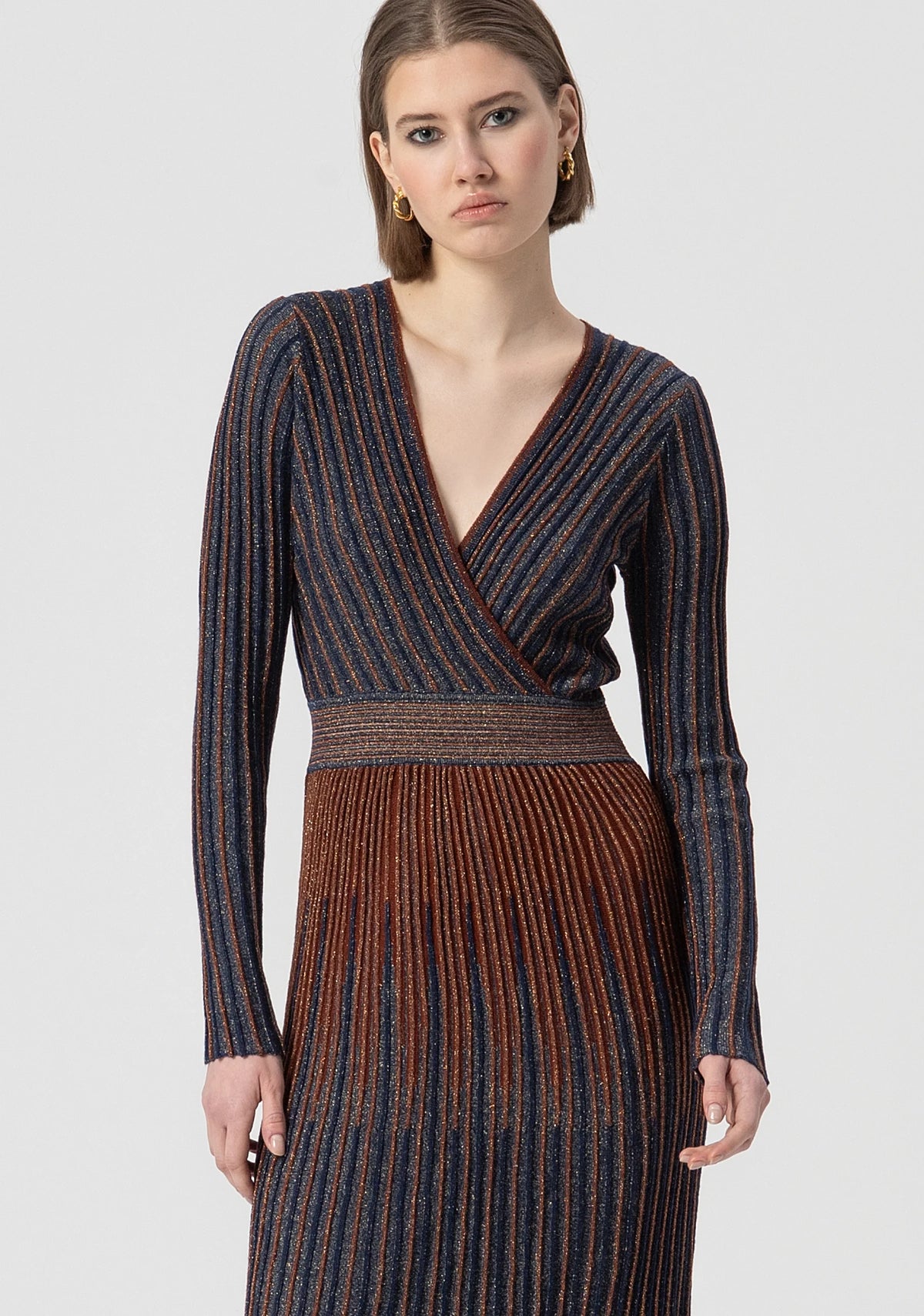 Abito regular midi in maglia con lana e lurex