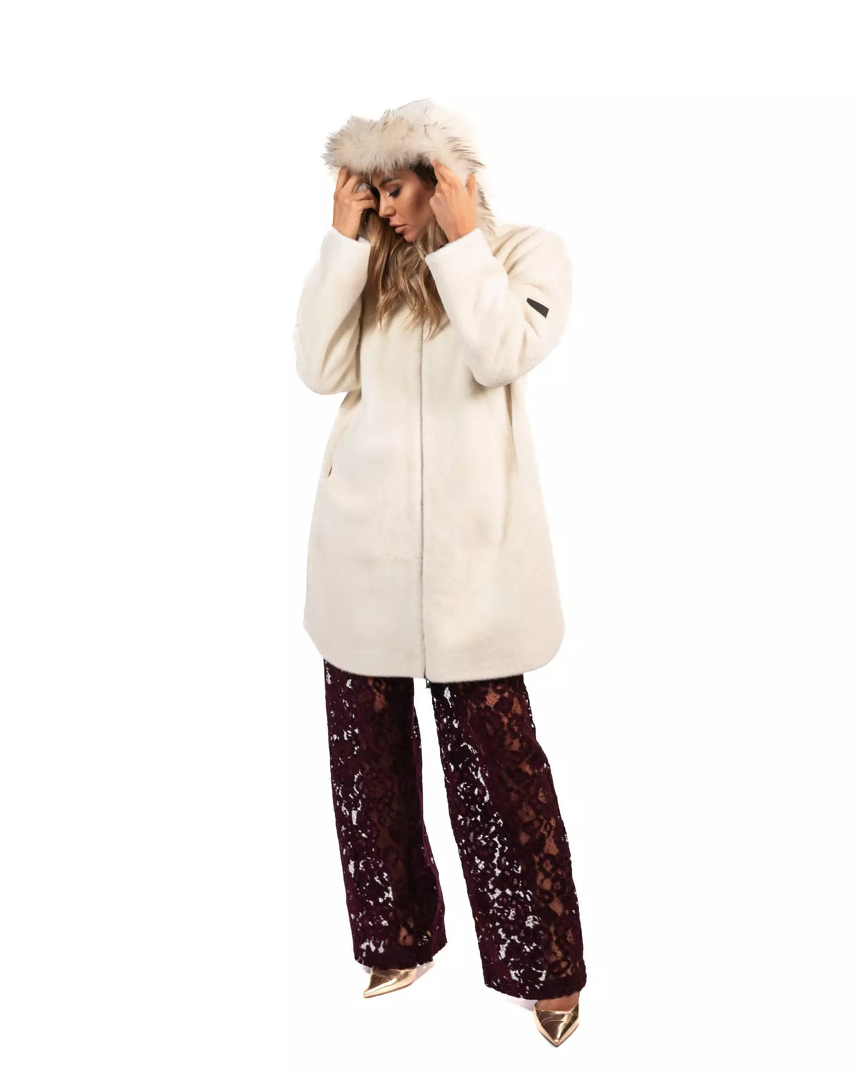 Cappotto con cappuccio in eco pelliccia