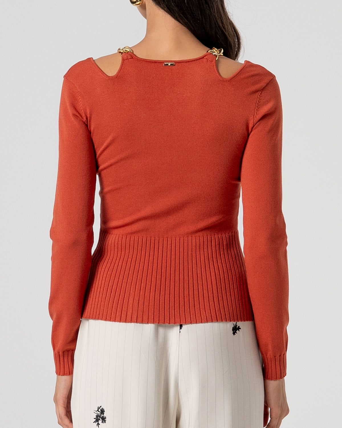 Maglia con cut-out e dettaglio catena-3