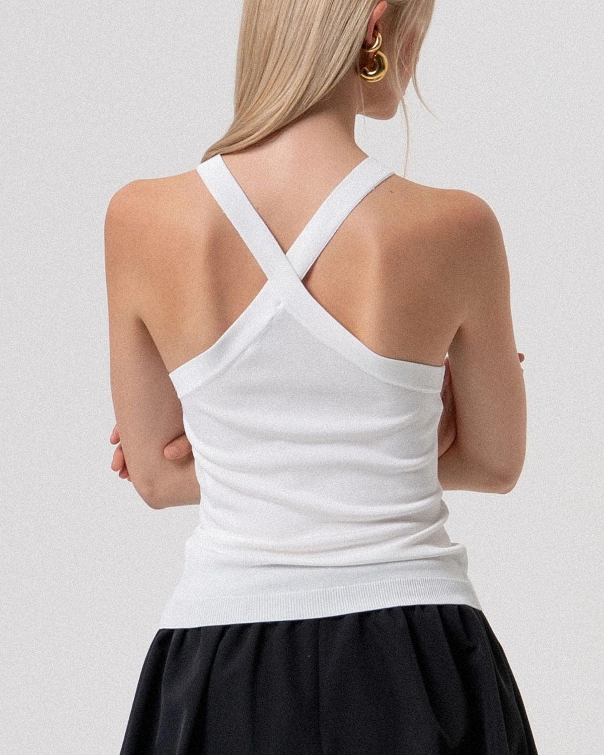 Top bianco in maglia con schiena incrociata-3