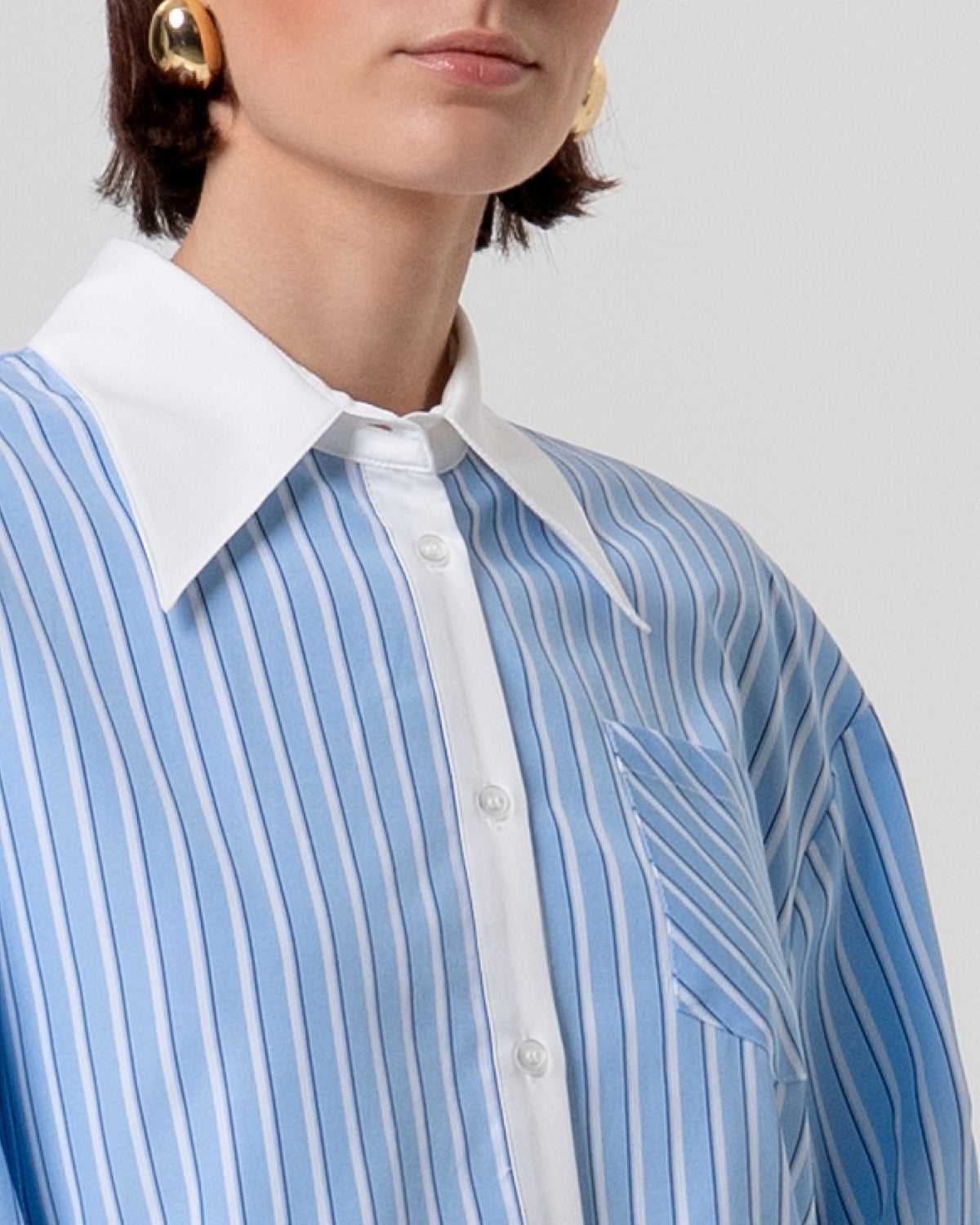 Camicia crop rigata con colletto a contrasto e pizzo-2