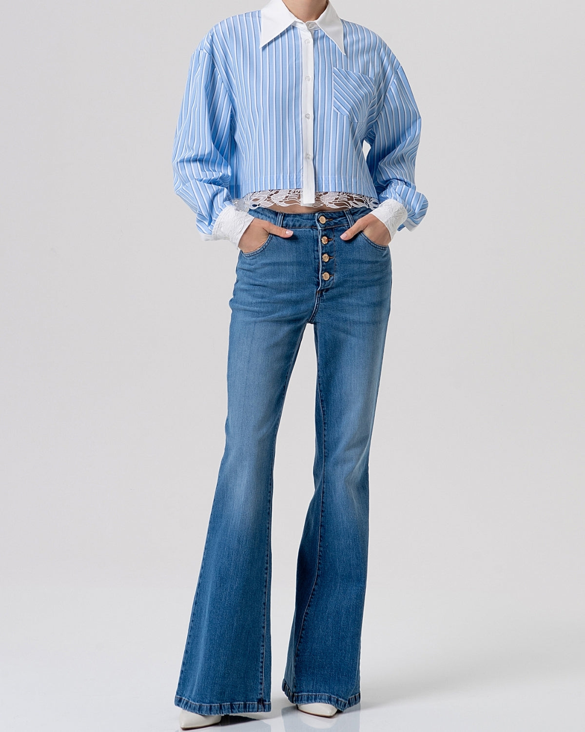 Camicia crop rigata con colletto a contrasto e pizzo-4