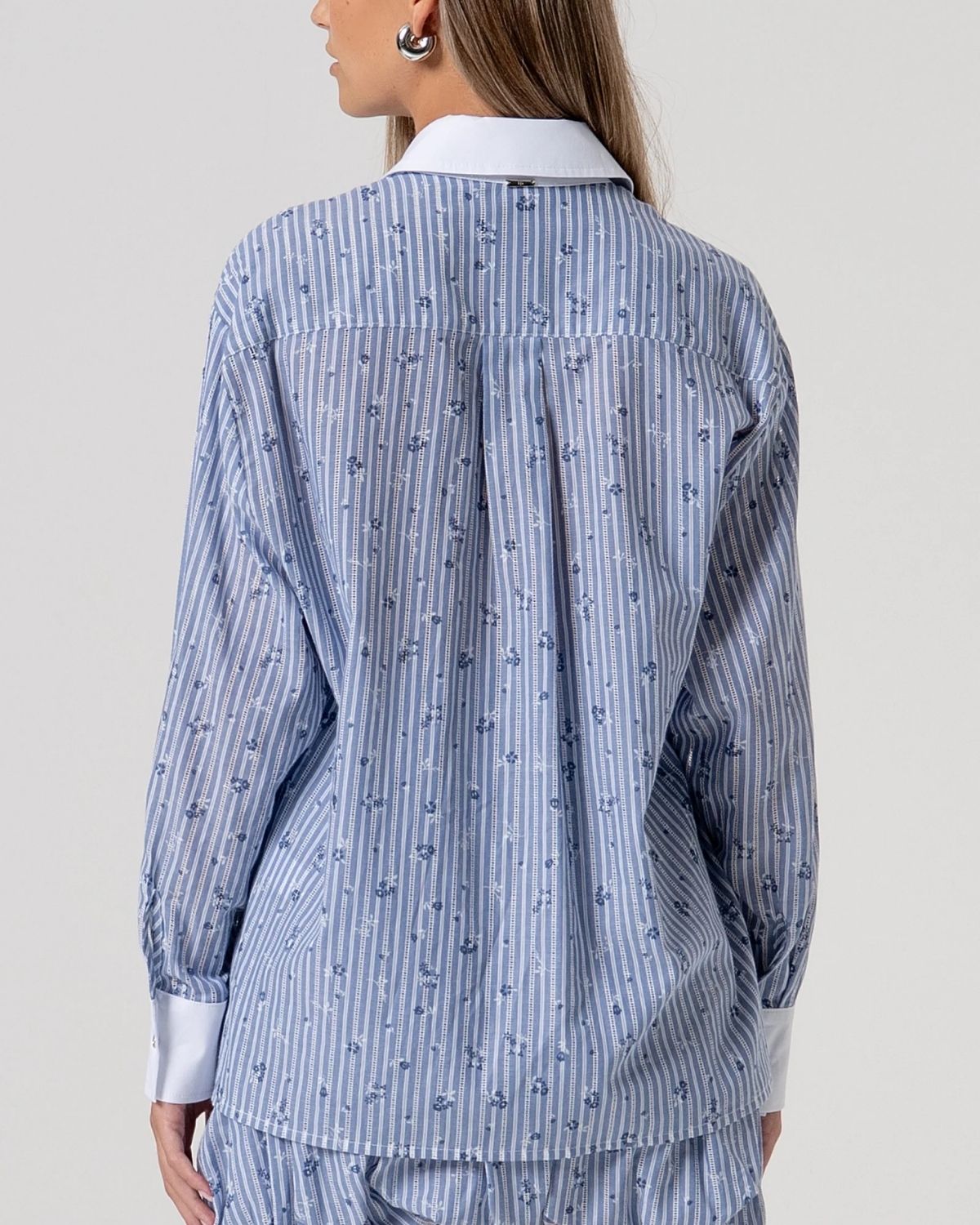 Camicia rigata con dettagli a contrasto-3