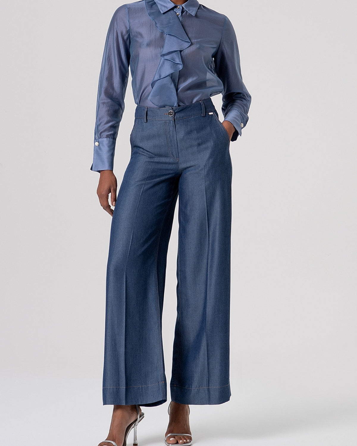 Camicia satinata con rouches frontali