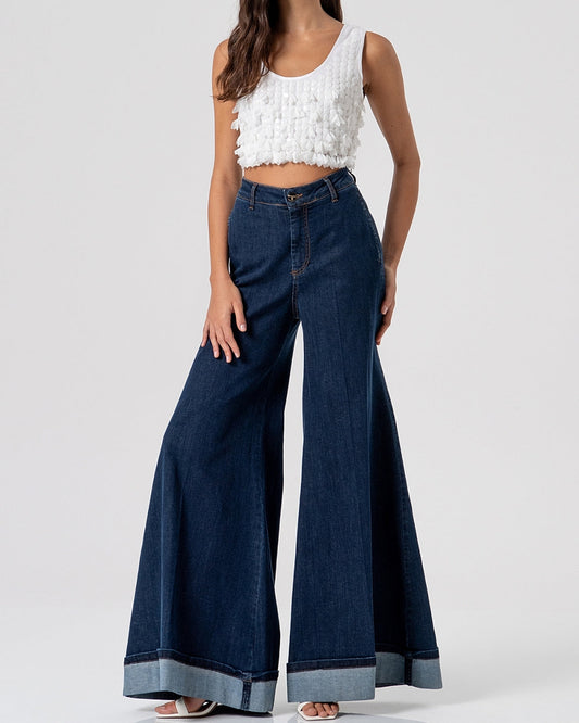 Top crop bianco con applicazioni 3D