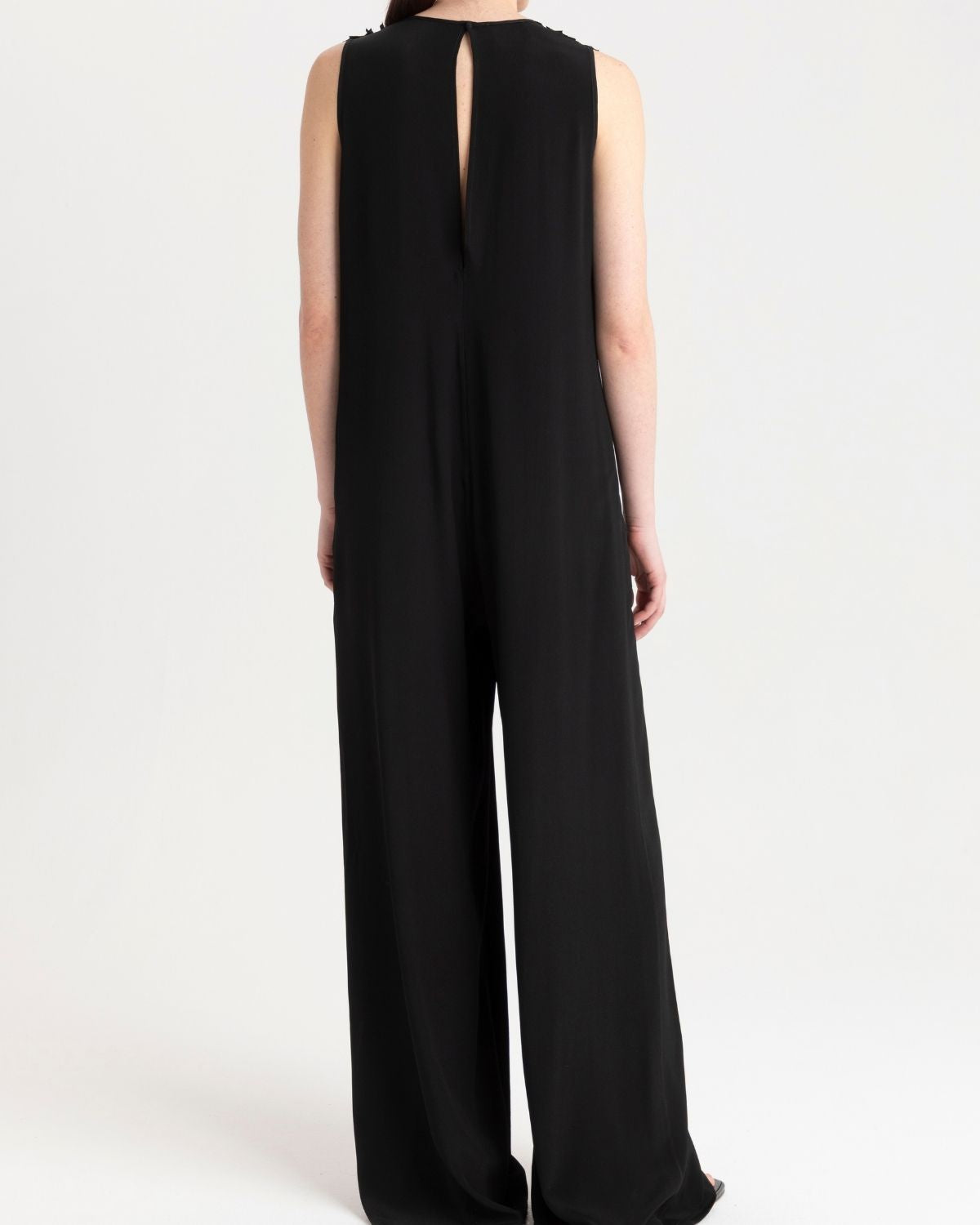 ss26-su-s6c403 black 2