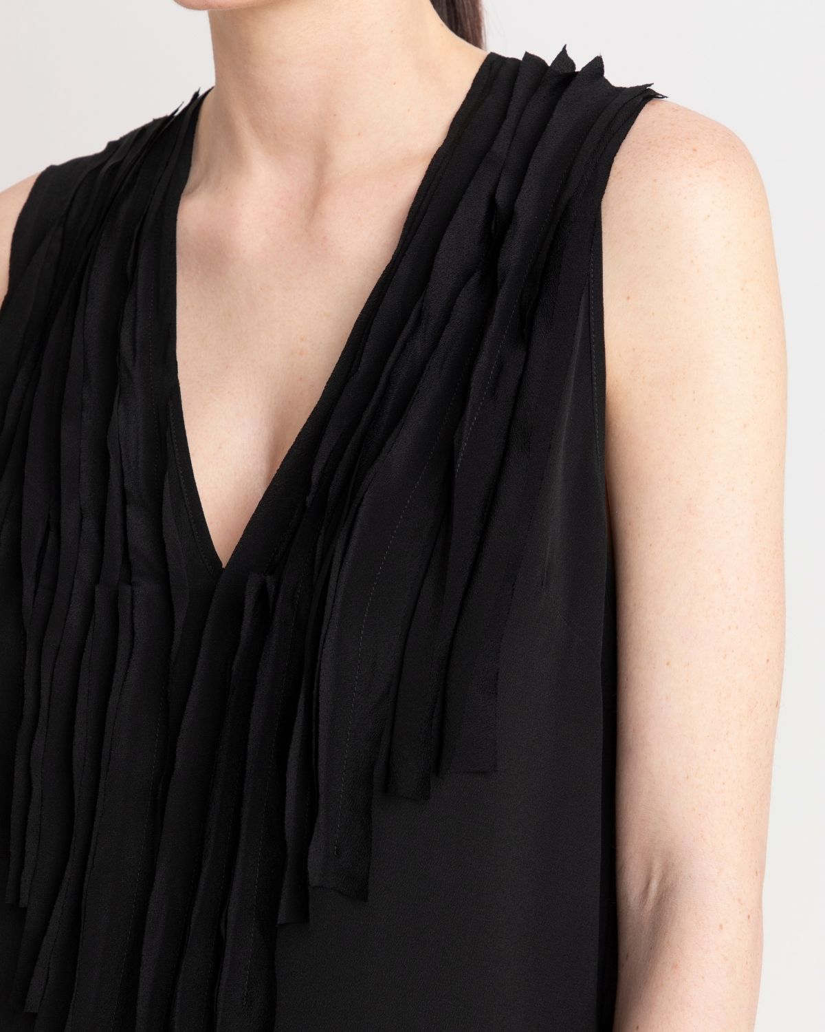 ss26-su-s6c403 black 3