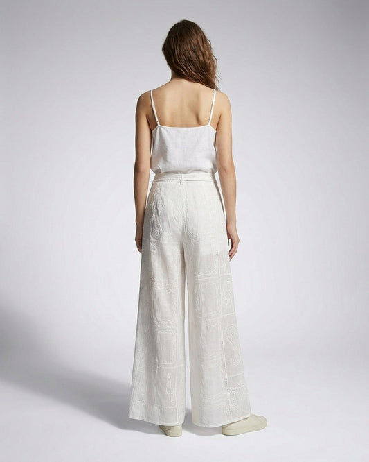 Pantalone fluido dalla linea morbida